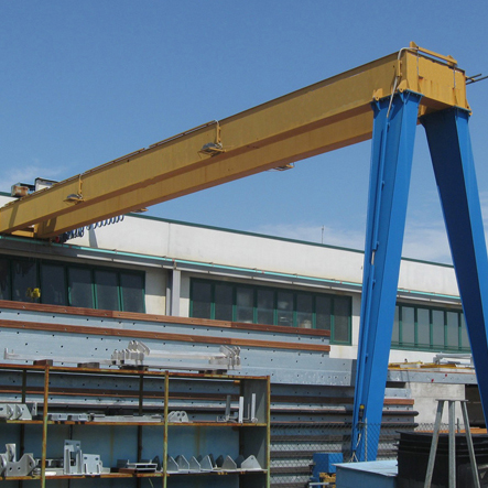 Semi-gantry crane